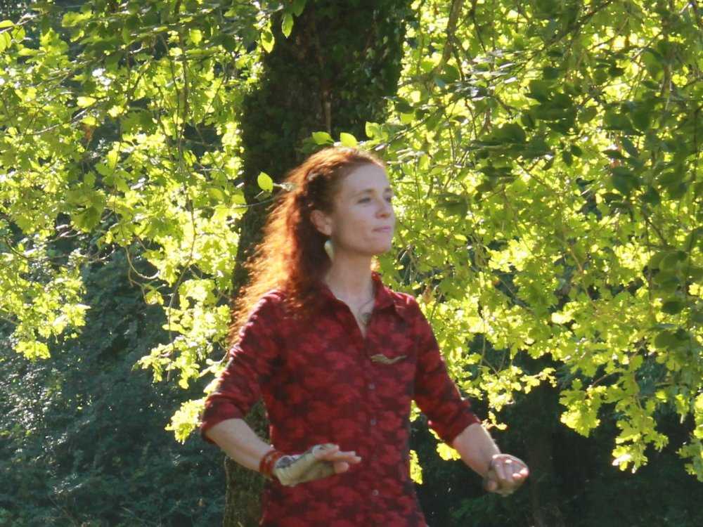 Katia Bessette à la Fontaine de Barenton