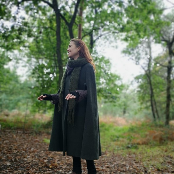 Katia Bessette conte à la Fontaine de Barenton